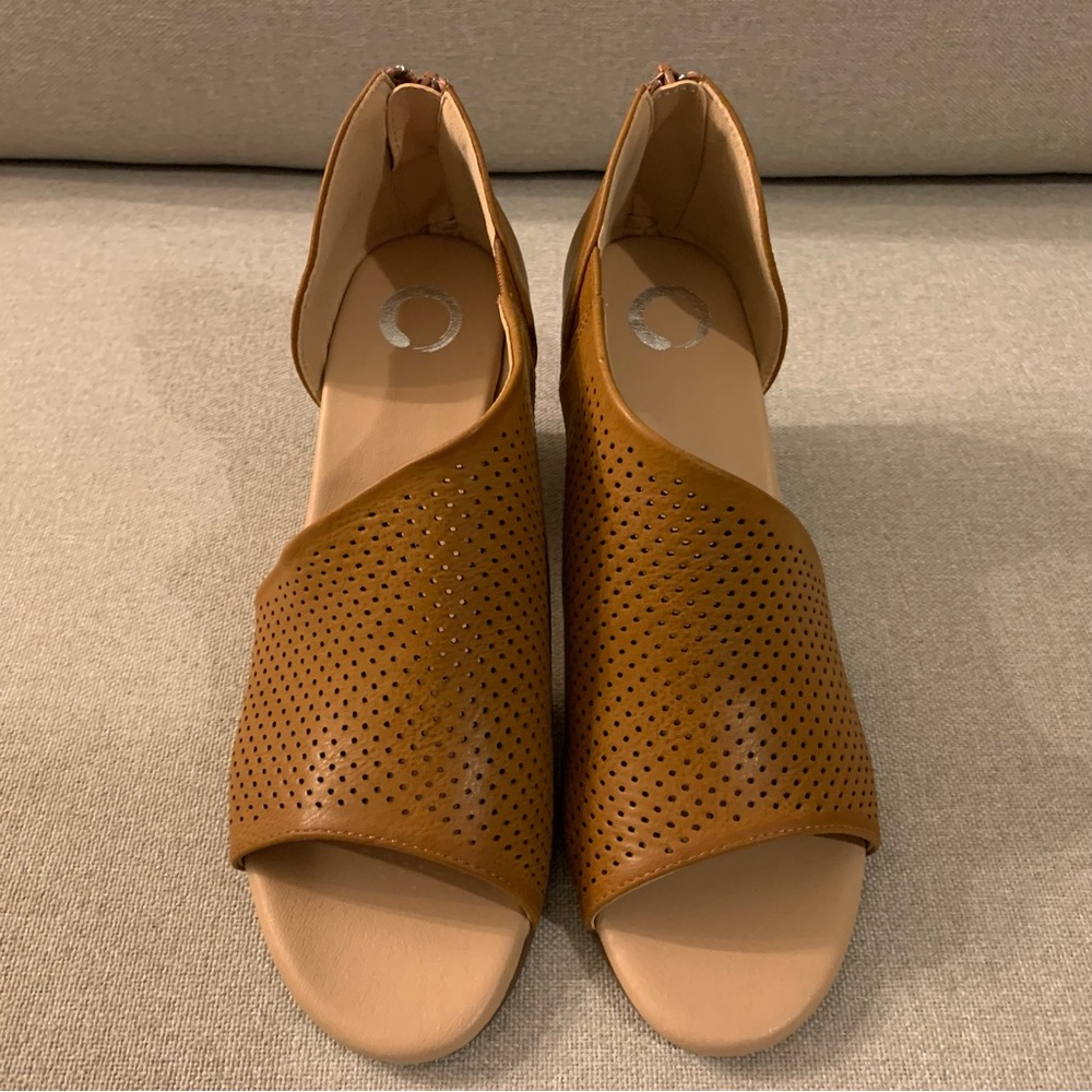 New Journee Collection Women’s Aretha Wedge Sandal in Cognac Size 7.5